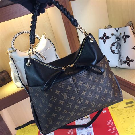 are louis vuitton bags cheaper it paris|louis vuitton bag average price.